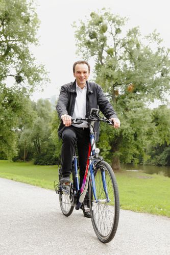 Auch enercity nutzt jetzt Pedelecs für Dienstfahrten (hier: Pressesprecher Carlo Kallen) Auch enercity nutzt jetzt Pedelecs für Dienstfahrten (hier: Pressesprecher Carlo Kallen)
