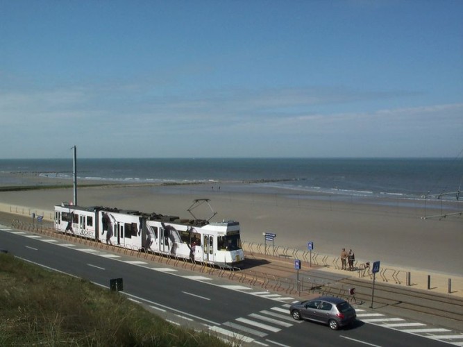 Oostende, Belgien (Strecke von Knokke über Oostende nach De Panne), mit nachträglich eingebautem Niederflurteil