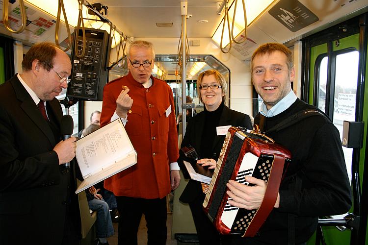 Das Andachtsteam mit Superintendent Christian Castel, Diakon Manfred Büsing, Pastorin Claudia Schubert und Musiker Andy Mokrus. Das Andachtsteam mit Superintendent Christian Castel, Diakon Manfred Büsing, Pastorin Claudia Schubert und Musiker Andy Mokrus.