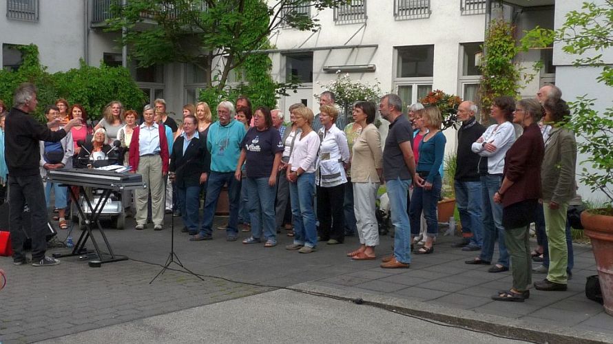Gemeinsames Singen im AhrbergViertel Gemeinsames Singen im AhrbergViertel