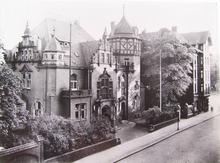 Das Gebäude um 1930