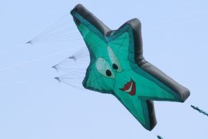 Lachender Drachen in Sternform