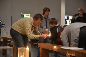 Das Friedenslicht aus Bethlehem wird verteilt