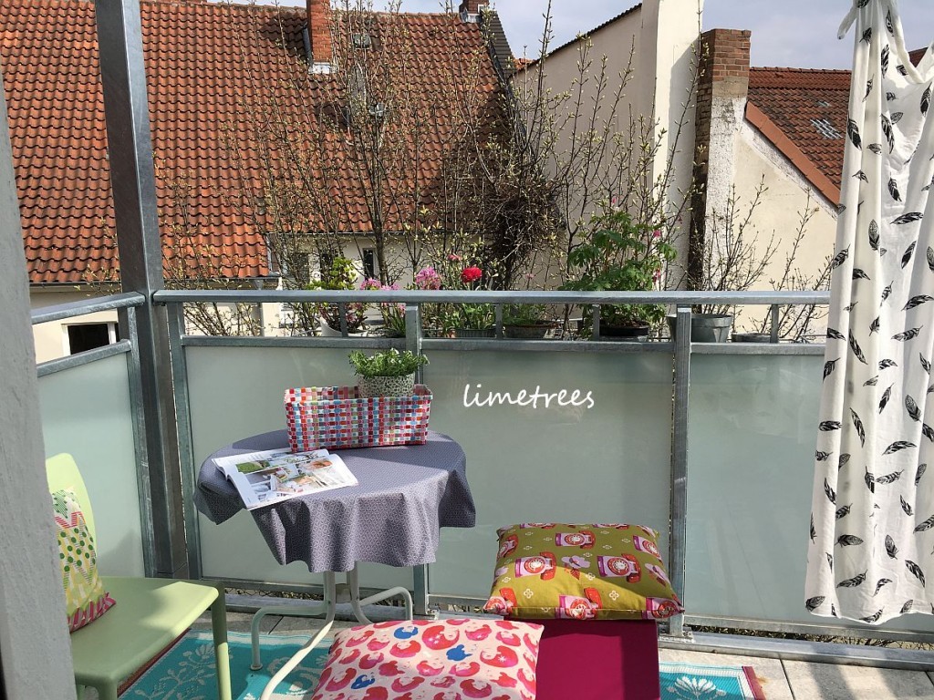 mit der molliemakes auf dem neuen balkon