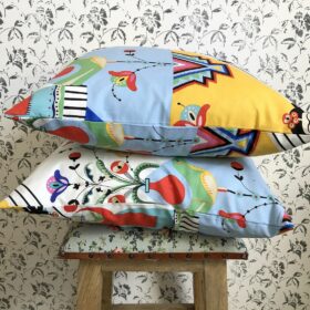 Bunte Kissen aus Alexander Henry Stoffen