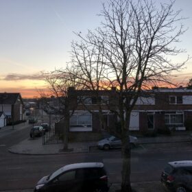 Sonnenaufgang über den Nachbarhäusern