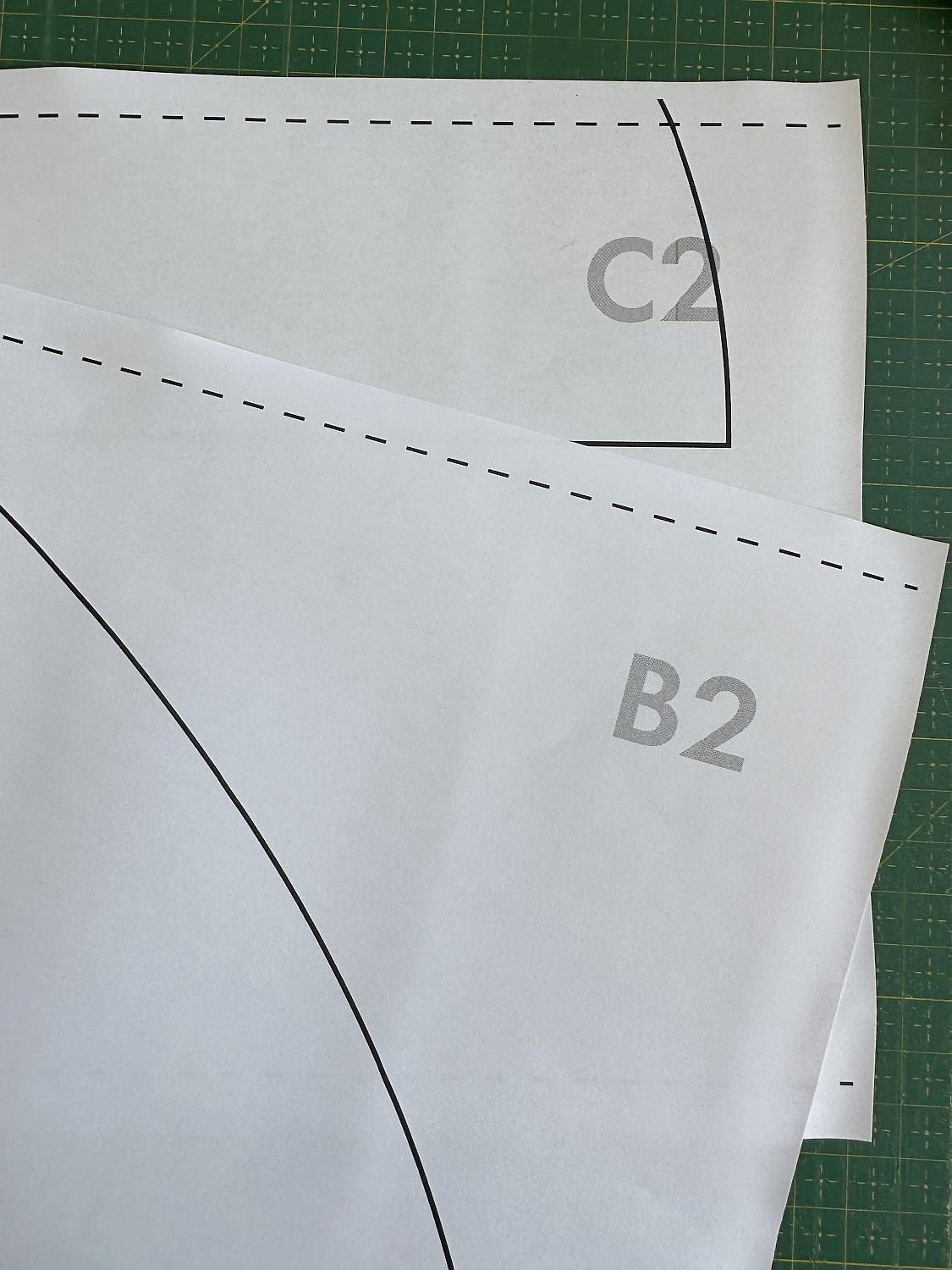 Papierschnittmuster zum Kleben