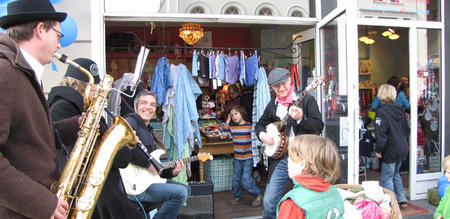 Volles Haus im Atelier frühling bitte Volles Haus im Atelier frühling bitte