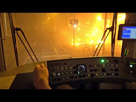 [ÜSTRA] Mit der Stadtbahn durchs Silvesterfeuerwerk | RTW-Einsatz, Eskorte, dichter Nebel [4K]