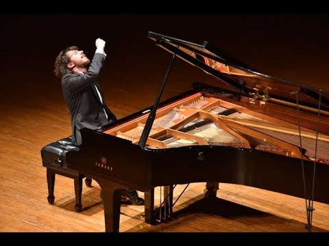 Philipp Scheucher plays Beethoven, Ligeti and Liszt