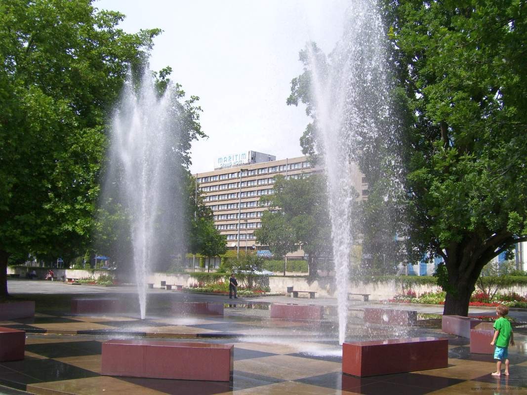 Klaus-Bahlsen-Brunnen - Einer der Punkte auf dem Roten Faden durch Hannover