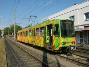 Beklebte Stadtbahn der Aktion "Strich-Code"