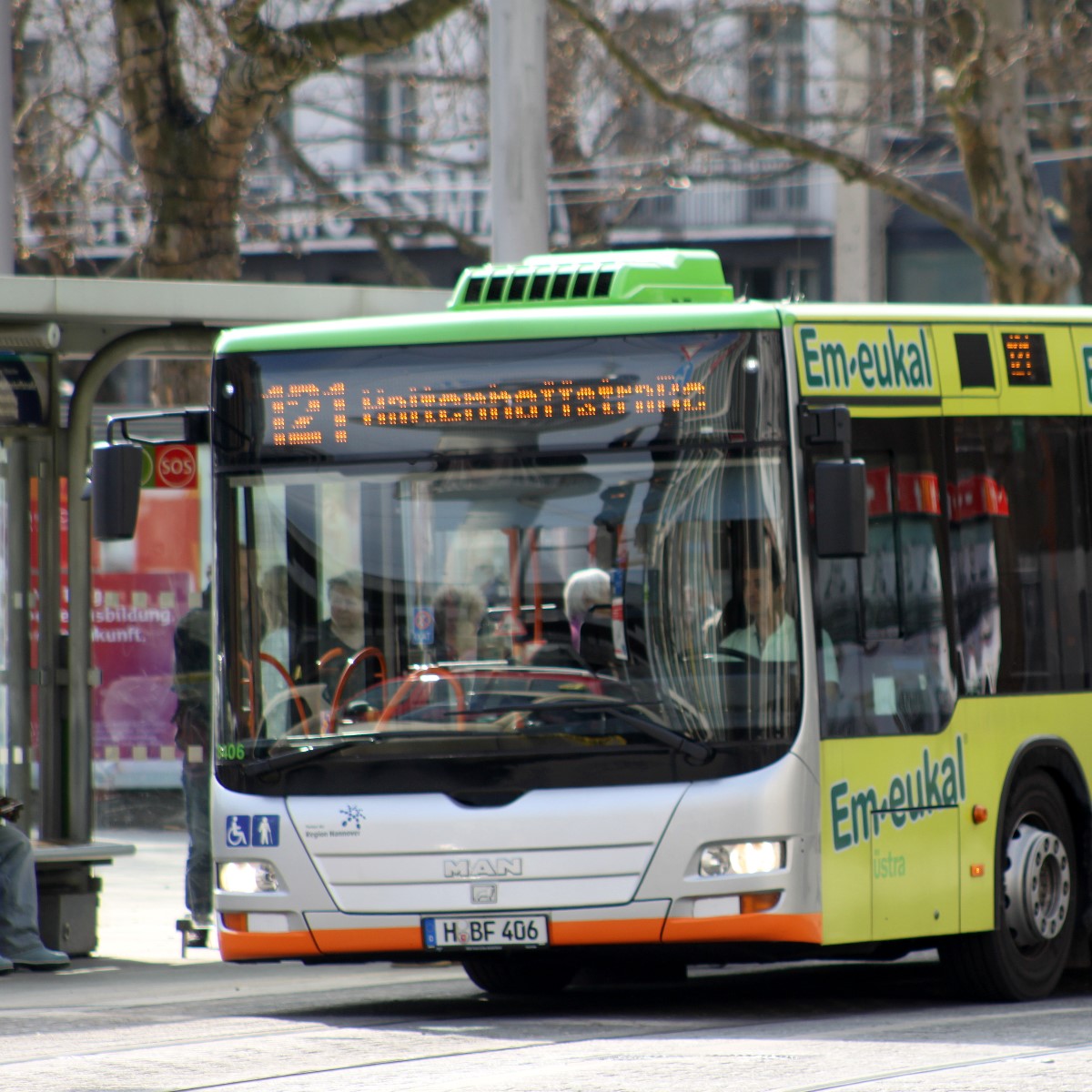 Buslinie 121 am Hauptbahnhof