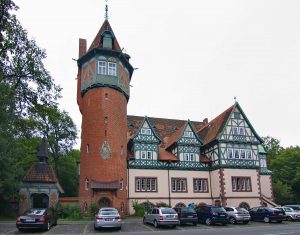 Stadtteilzentrum Lister Turm ( losch, Freizeitheim Lister Turm (Hannover) IMG 9791, CC BY-SA 3.0 )