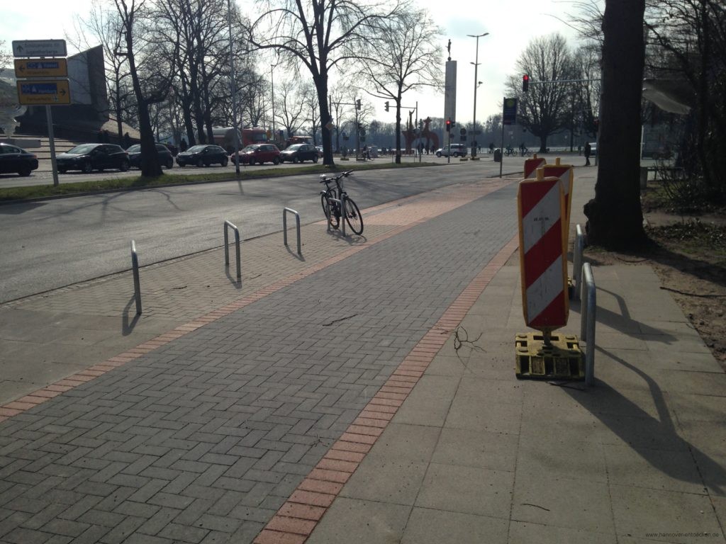 Fahrradbügel an der engsten Stelle