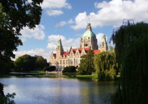 Klassisches Fotomotiv unter den Sehenswürdigkeiten in Hannover - Das Neue Rathaus