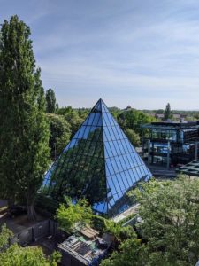 Glaspyramide des Restaurant Ginkgo im Heideviertel