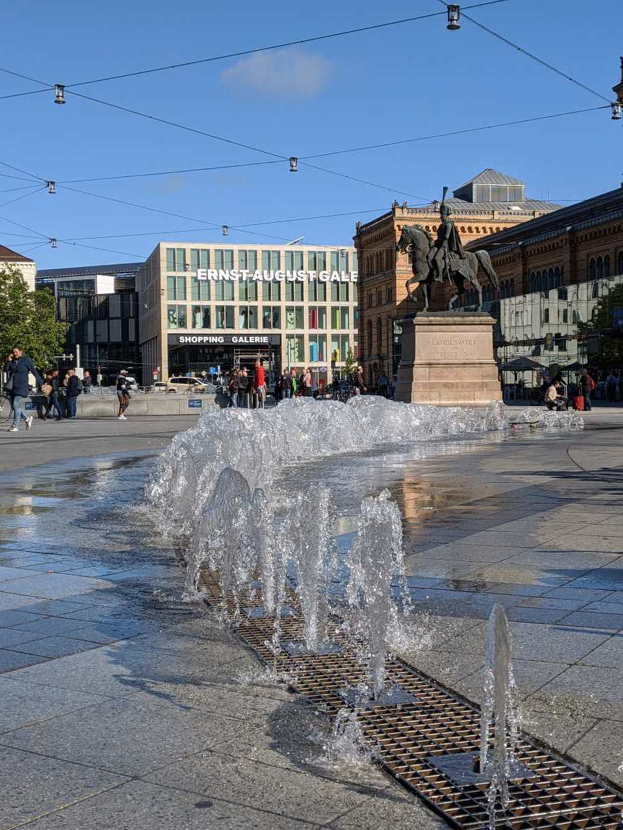HAZ Brunnen auf dem Ernst-August-Platz