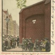 Gerichtsgefängnis mit Hoffnungsbirke (1901)