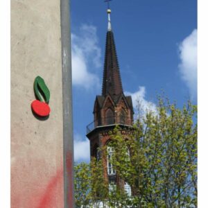 Kirche mit Kirsche