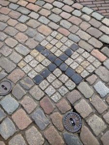 Vierkirchenblick Hannover - Kreuz in der Altstadt