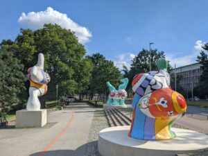 Nanas von Niki de St. Phalle