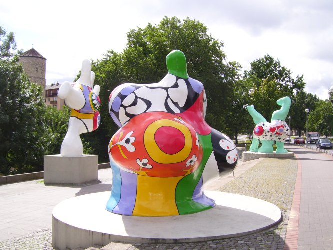 Nanas von Niki de St. Phalle