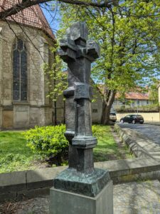 Stehende Figur