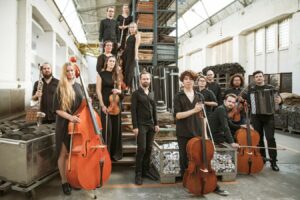 Orchester im Treppenhaus