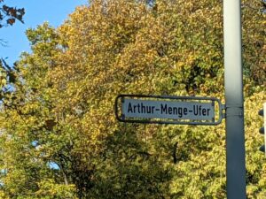 Arthur-Menge-Ufer (Straßenschild)