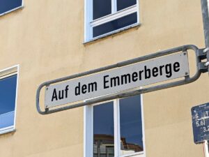 Auf dem Emmerberge (Straßenschild)