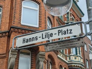 Hanns-Lilje-Platz (Straßenschild)