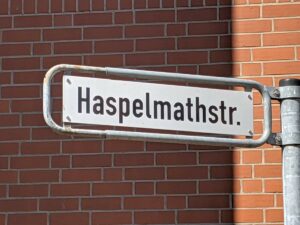 Haspelmathstraße (Straßenschild)