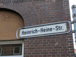 Heinrich-Heine-Straße (Straßenschild)