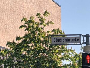 Stadionbrücke (Straßenschild)