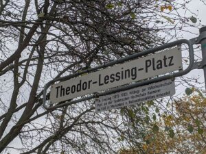 Theodor-Lessing-Platz (Straßenschild)