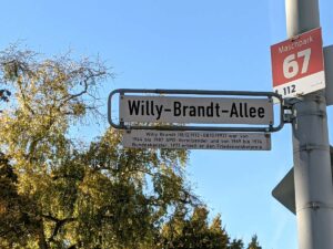 Willy-Brandt-Allee (Straßenschild)