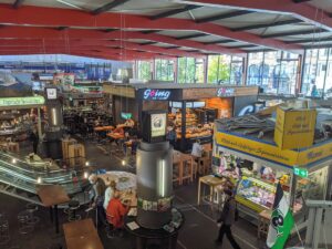 Blick von der Galerie in die Markhalle