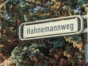 Hahnemannweg (Straßenschild)