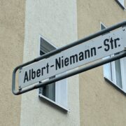 Albert-Niemann-Straße (Straßenschild)
