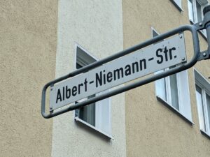 Albert-Niemann-Straße (Straßenschild)