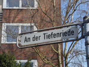 An der Tiefenriede (Straßenschild)