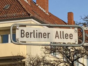 Berliner Allee (Straßenschild)