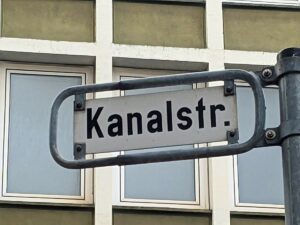 Kanalstraße (Straßenschild)