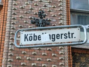 Köbelingerstraße (Straßenschild)