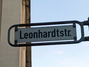 Leonhardtstraße (Straßenschild)