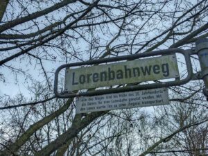 Lorenbahnweg (Straßenschild)