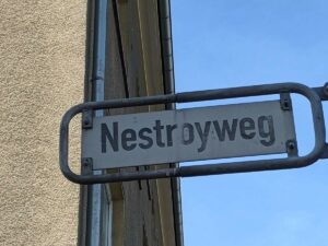 Nestroyweg (Straßenschild)