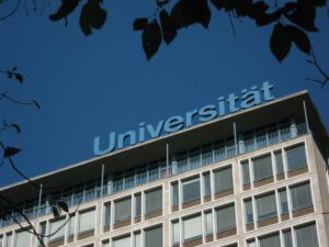 Universität