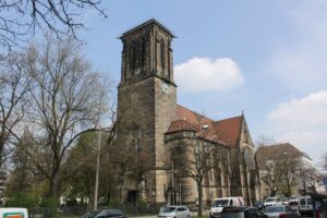 Gartenkirche und Unfallklinik